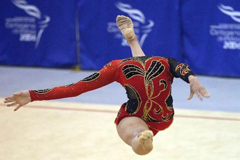 26 Perfectly Timed Photos That Will Make You Do a Double Take