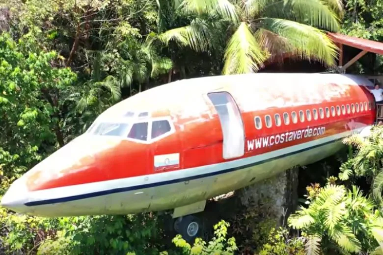 An Abandoned Boeing 727 Transformed into a Stunning Jungle Retreat