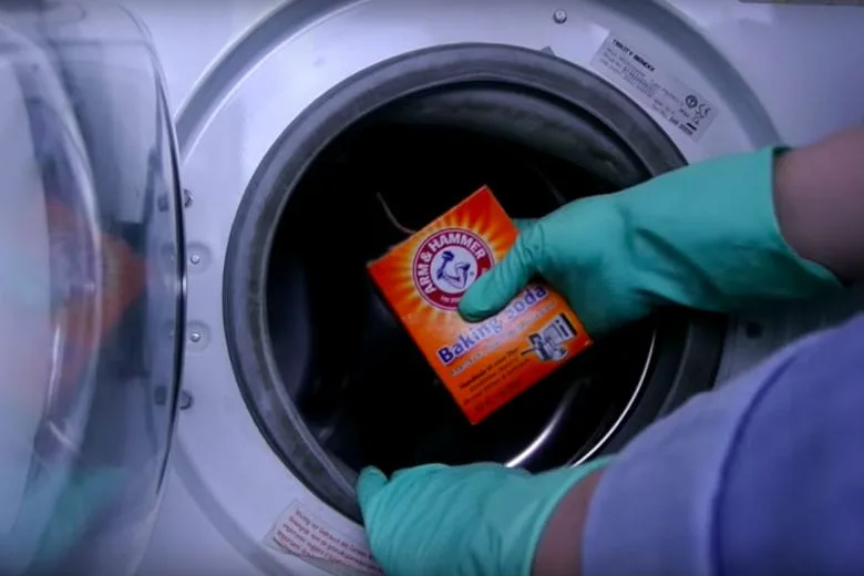 4 compelling reasons to keep a box of baking soda next to your washing machine