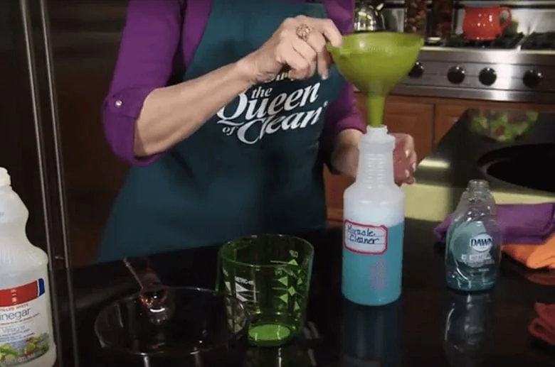 Want a Sparkling Clean Bathroom? Try This Dish Soap and Vinegar Miracle Mix