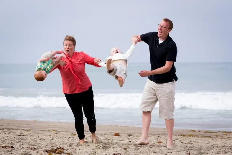 Perfectly Timed Hilarious Beach Photos