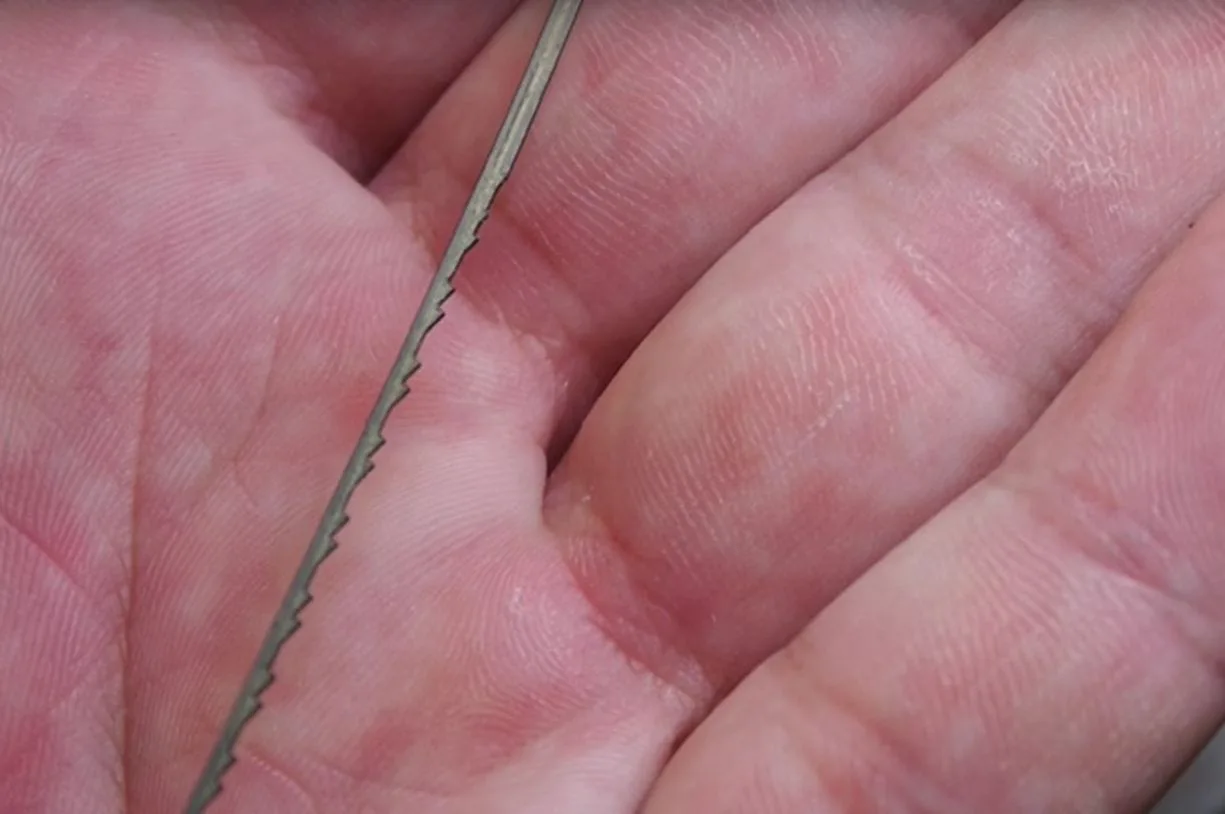 Broken key removal with saw blade