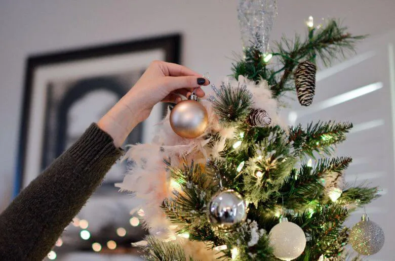 Are You Decorating Your Christmas Tree Lights Incorrectly? Here's the Proper Method