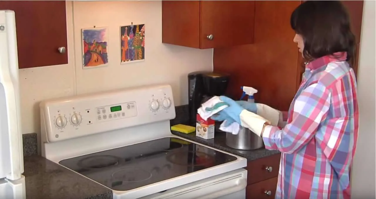 Stop scrubbing! Here’s the simplest trick for removing stubborn grease from your stove