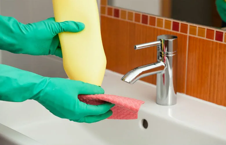 6 Handy Bathroom Cleaning Tips to Save Time and Effort