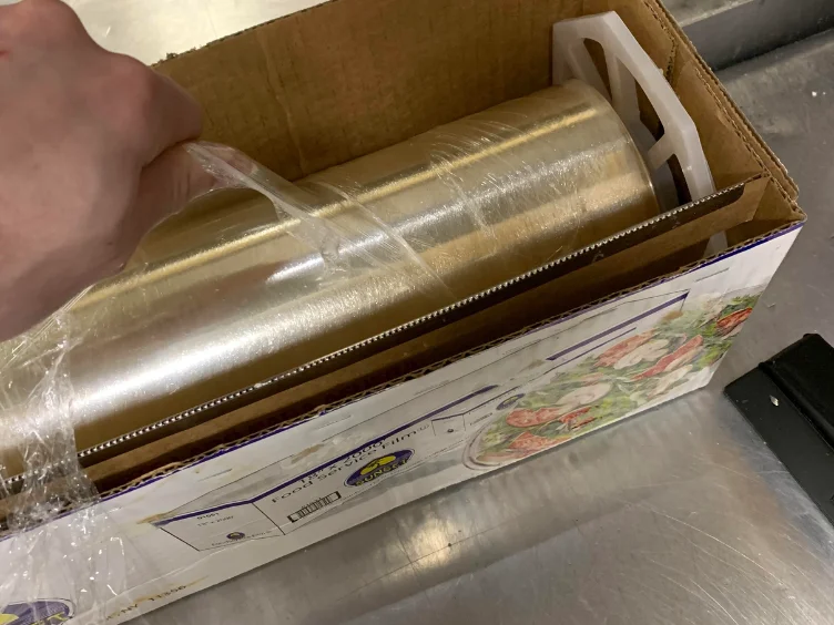 She Wrapped Her Waist in Plastic Wrap Every Day – The Transformation Is Unbelievable