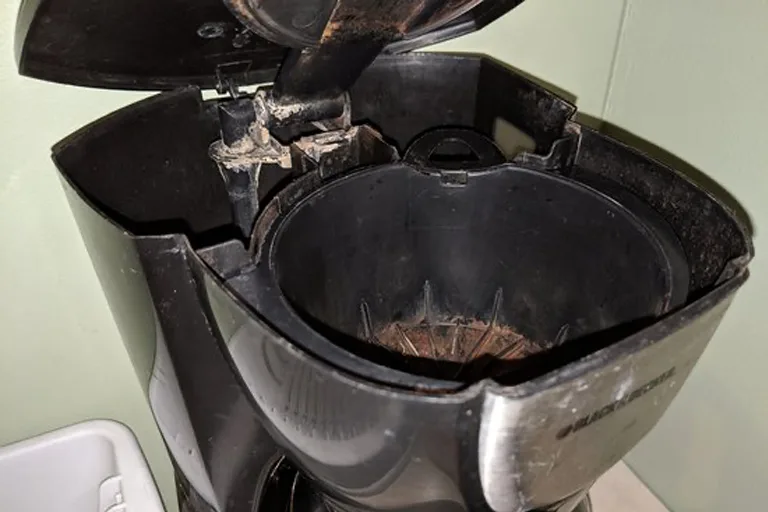 Study Reveals: Neglected Coffee Machines Harbor Harmful Bacteria