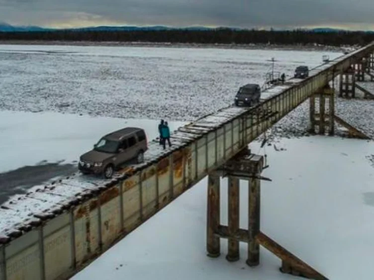 Edge of Danger: Why Adventurers Brave the World's Most Lethal Bridge