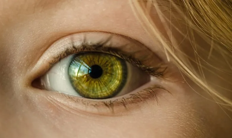 Say Goodbye to Droopy Eyelids? This Mascara Hack Creates an Instant Optical Lift