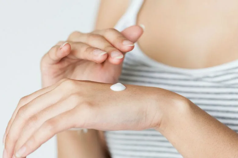 Struggling with Dry Skin This Winter? Try These 5 Effective Tips!