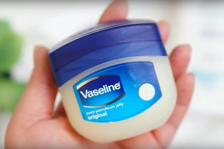Want more beautiful eyelashes? Vaseline might be the solution…