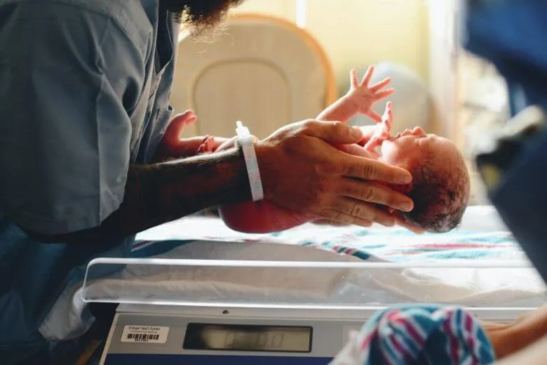 Expectant father abandons wife during twin birth: 'There was nothing I could do'