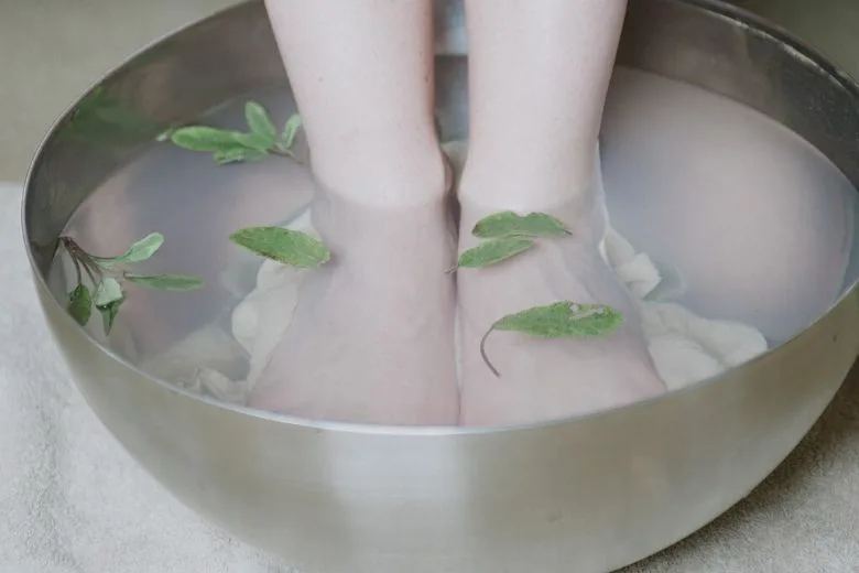 The Surprising Benefits of a Vinegar Foot Soak