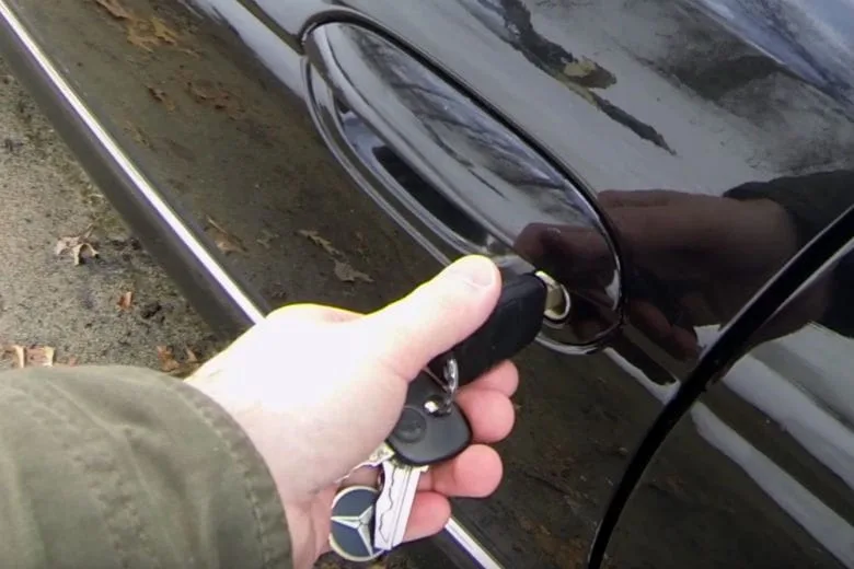 4 Simple Ways to Unfreeze a Car Lock