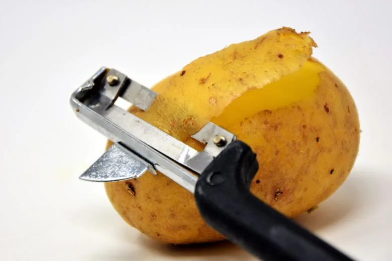 Say Goodbye to Grey Hairs with This Potato Peel Trick