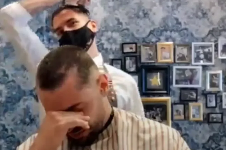 Hairdresser Shaves His Own Head in Support of Cancer Patient