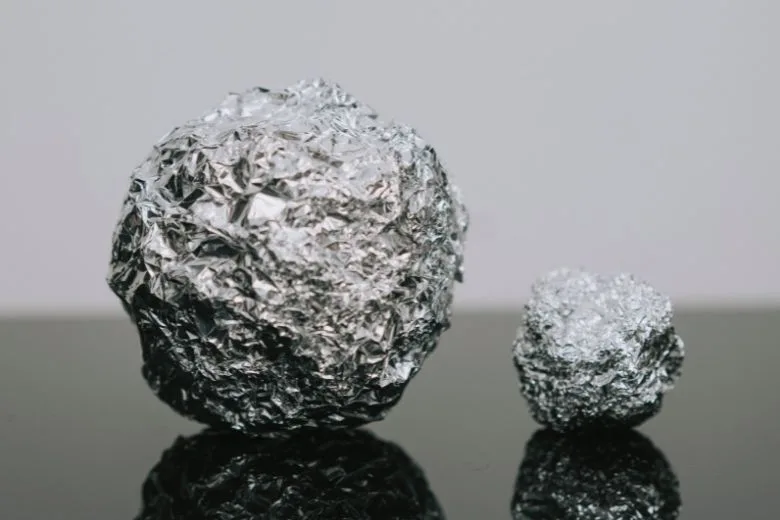 Why You Should Toss a Ball of Aluminum Foil Into Your Dishwasher