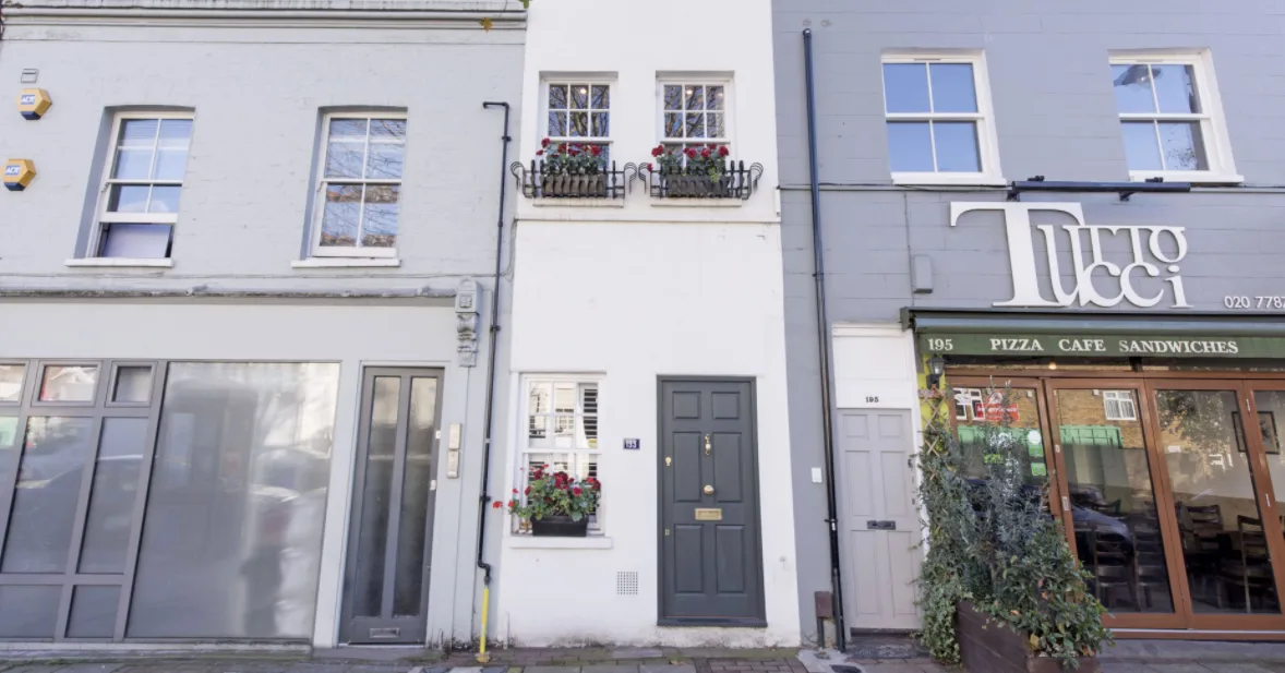 You won't believe how spacious this two-meter-wide house feels inside!