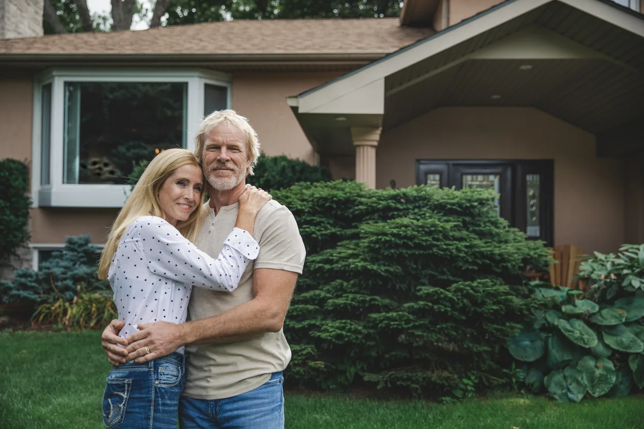 Husband Sees Photo from His Wife, Immediately Files for Divorce