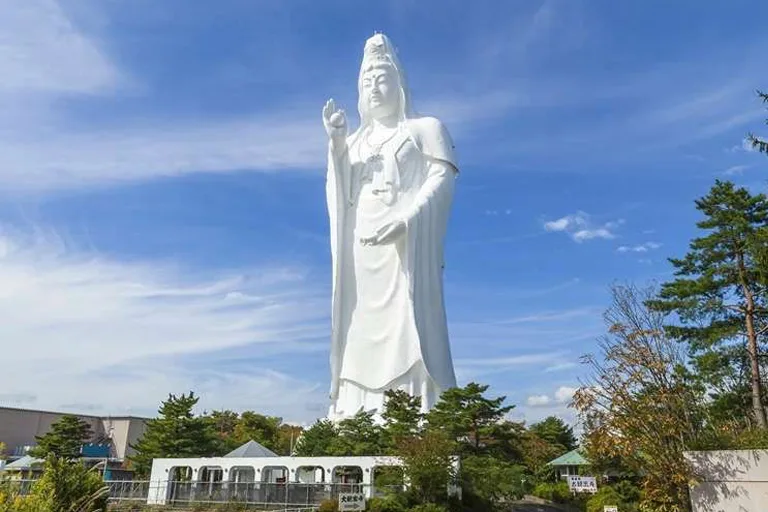 Giant Statues from Around the Globe