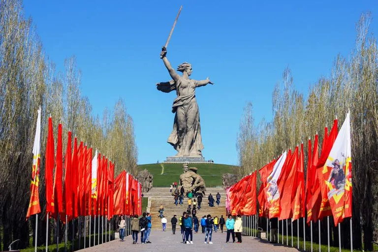 Massive Statues Discovered Across the Globe