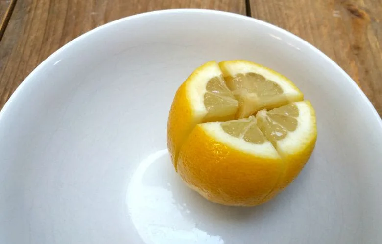 Why You Should Place a Sliced Lemon Beside Your Bed
