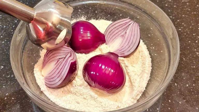Blend Onions and Flour for an Extraordinary Snack