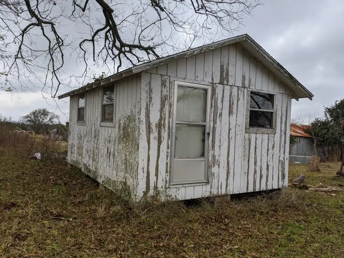 Grandmother and Grandchild Turn an Old Shed into a Cozy Home – The Transformation Will Amaze You!
