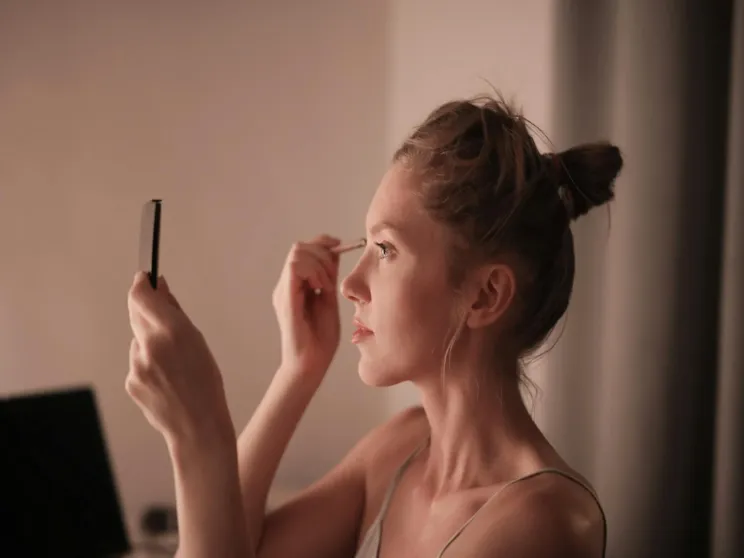 The Dangers of Sleeping with Makeup On