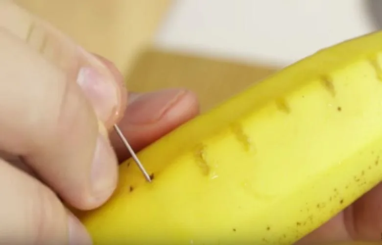 Stick a Needle into a Banana and Be Amazed by What Happens! This Clever Trick Is Incredibly Useful!