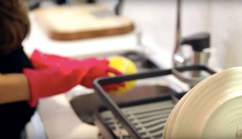 Why You Should Always Wear Rubber Gloves When Washing Dishes