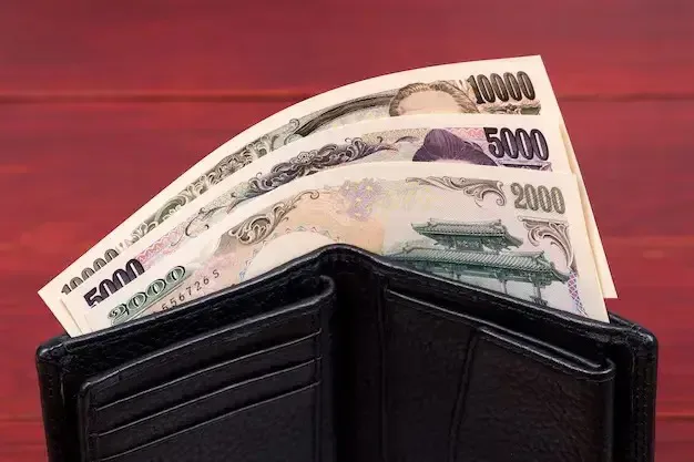 Three Items You Should Never Carry in Your Wallet