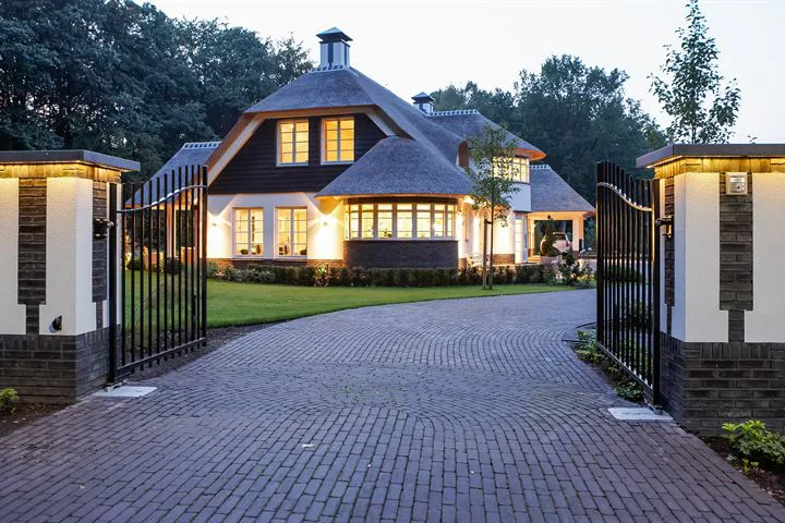 You'll Be Amazed When You See Inside This Gorgeous Home!