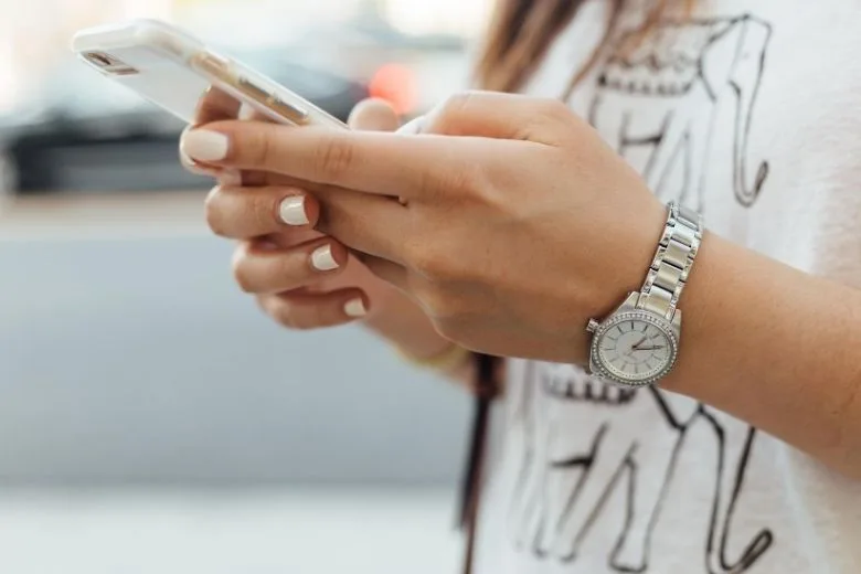 Warning: Your Smartphone Can Overheat Quickly in Hot Weather
