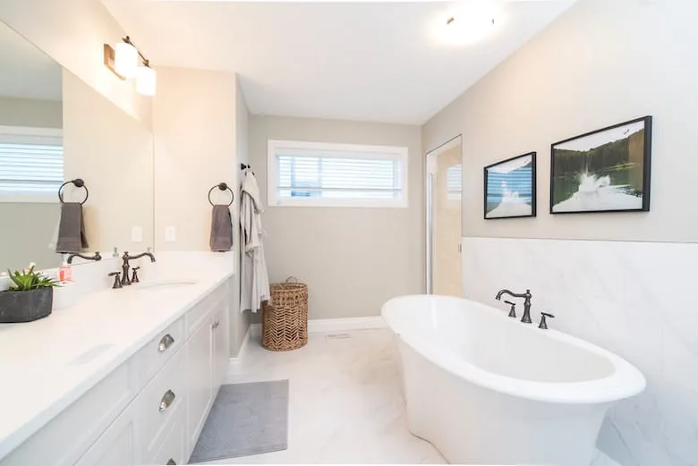 5 Items You Should Never Keep in Your Bathroom