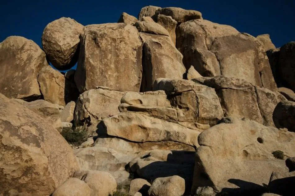 Optical Illusion Challenge: Can You Spot the Girl Hidden Among the Rocks?
