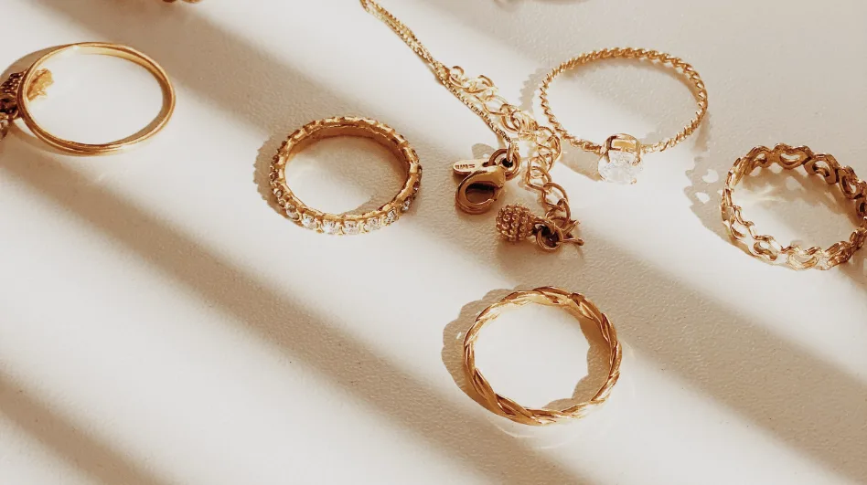 cleaning jewelry with foil