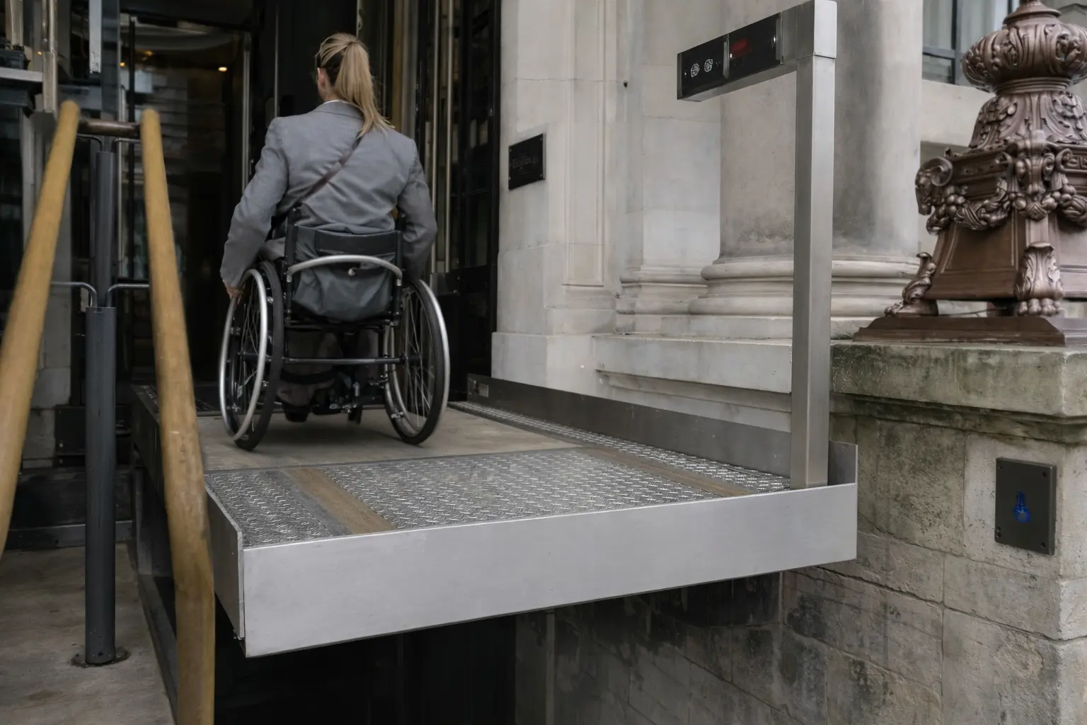 Woman in Wheelchair Declines Help at Staircase—Then a Hidden Mechanism Shocks Everyone