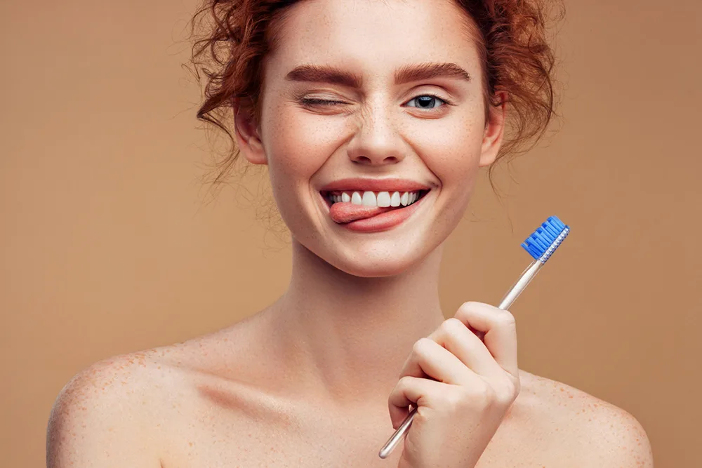 10 Natural Methods to Whiten Your Teeth at Home