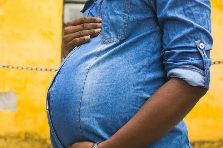Woman Gives Birth to Baby, Then Twins 26 Days Later